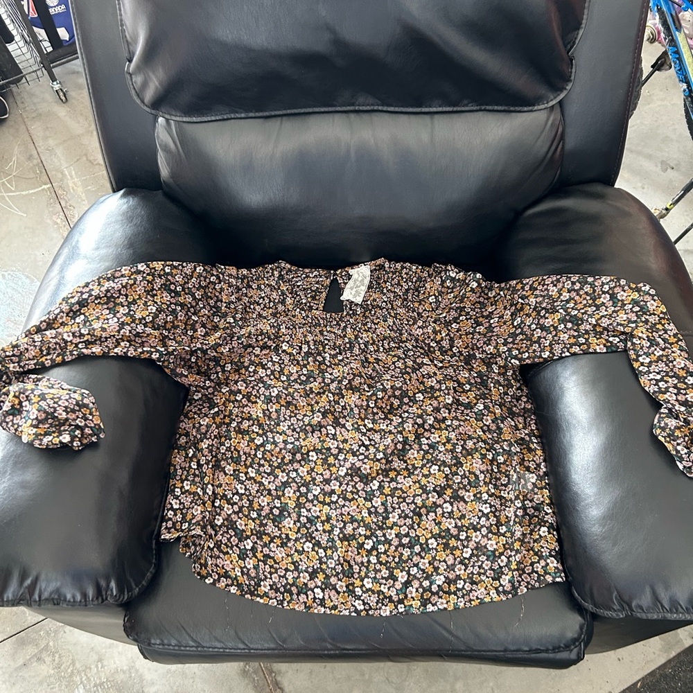 Sadie & Sage Black Floral Blouse